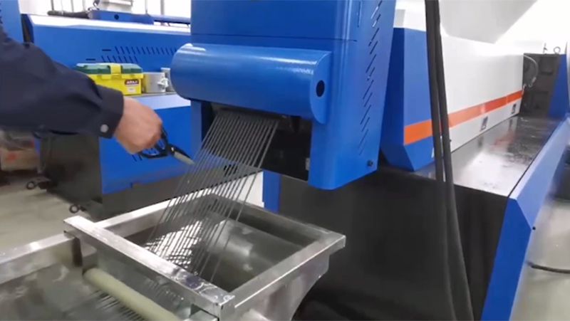 Máquina de reciclaje de residuos plásticos de una etapa (refrigerada por agua)